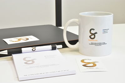 Carnet, carte de visite et mug aux couleurs de BeSMART-edu